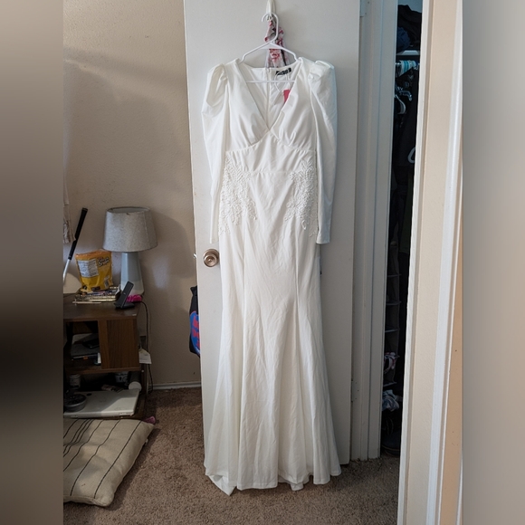 SHEIN Belle Solid V-neck Mermaid Hem Wedding Dress - Picture 16 of 16